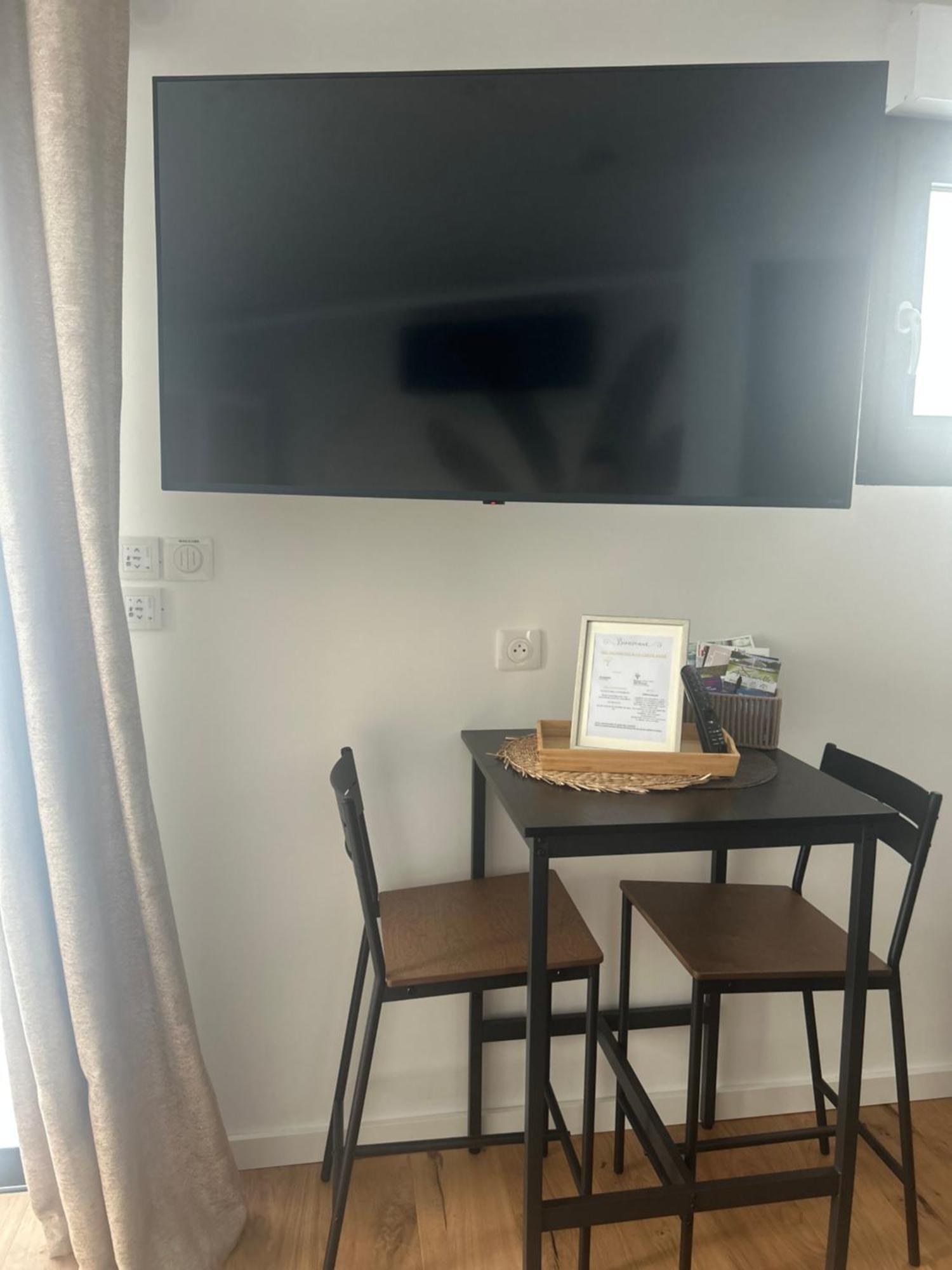 Studio Prestige Avec Terrasse Le Chene Dore Au Coeur Du Centre Touristique Cite Des Loisirs 200 M Du Galaxie,Face Au Snowworld Parking Gratuit Privatif Amnéville Exterior foto